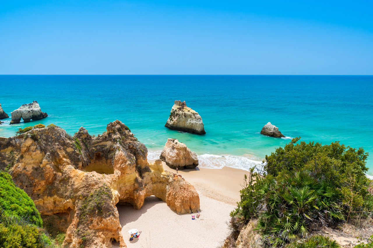 Strand an der Algarve-Küste in Portugal
