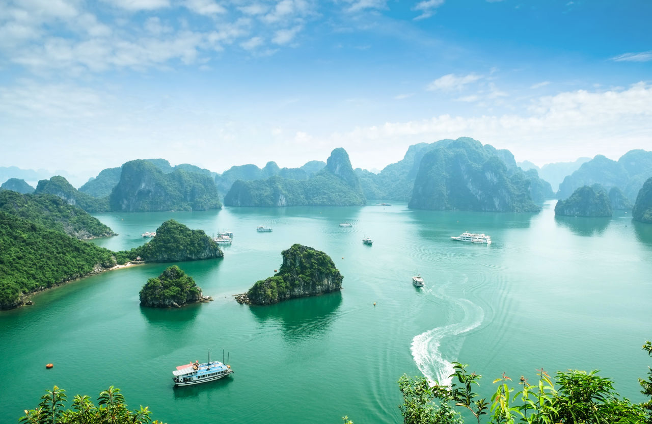 Blick auf die berühmte Halong Bay, Vietnam