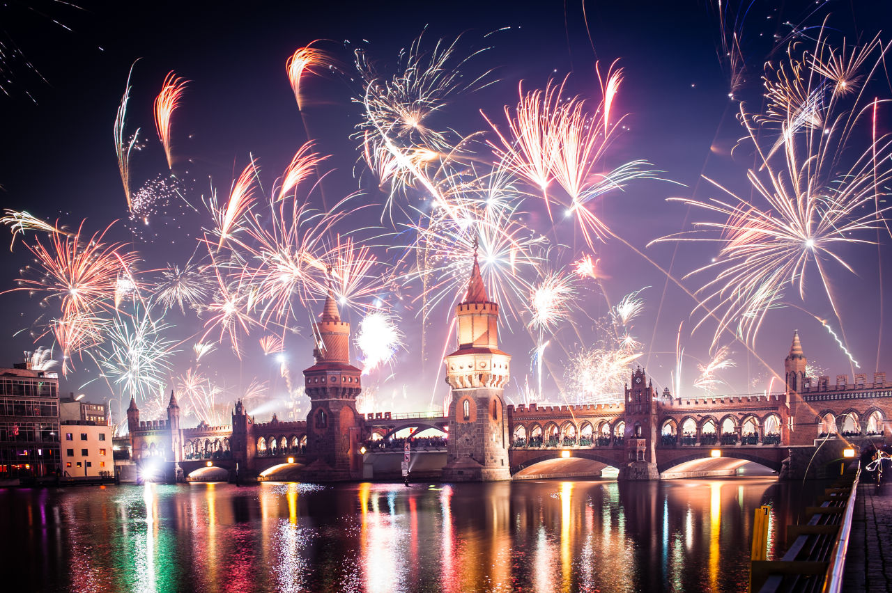 Berlin Oberbaumbrücke Silvester Feuerwerk