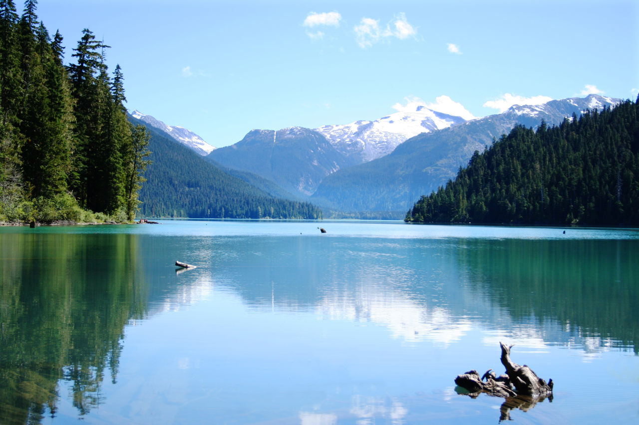 mountains and lake in whistler