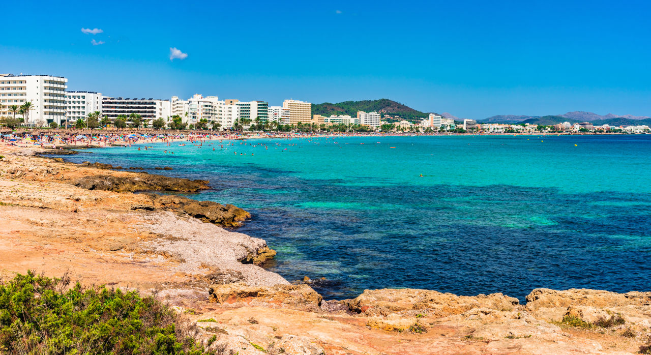 Blick auf Strand von Cala Millor Mallorca