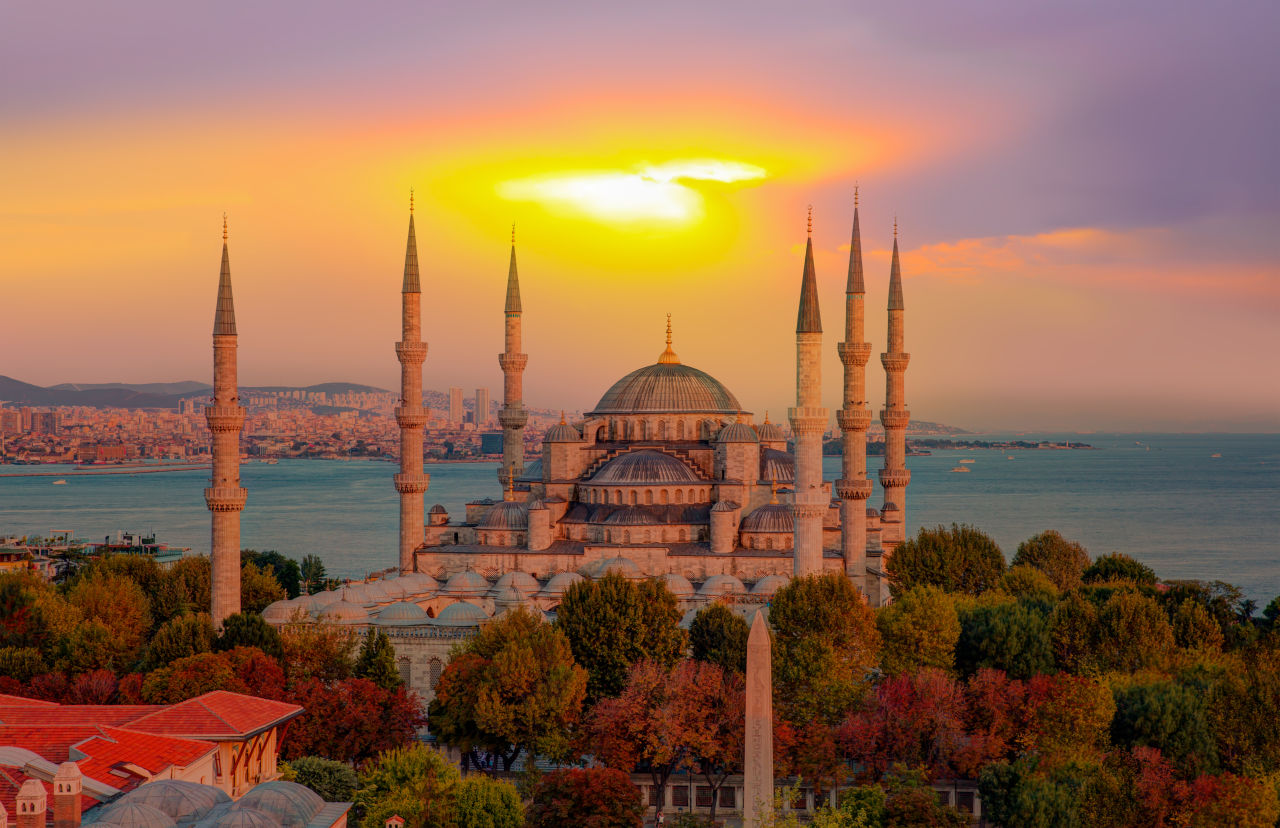 The Sultan Ahmed mosque in Istanbul, Turkey at sunset