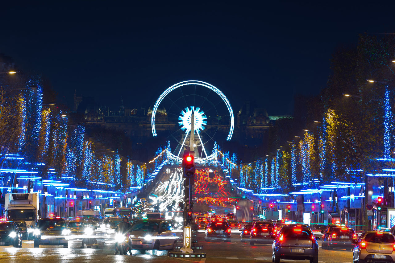 De champs elyseés, in Parijs Frankrijk, in volle kerstsferen in december.