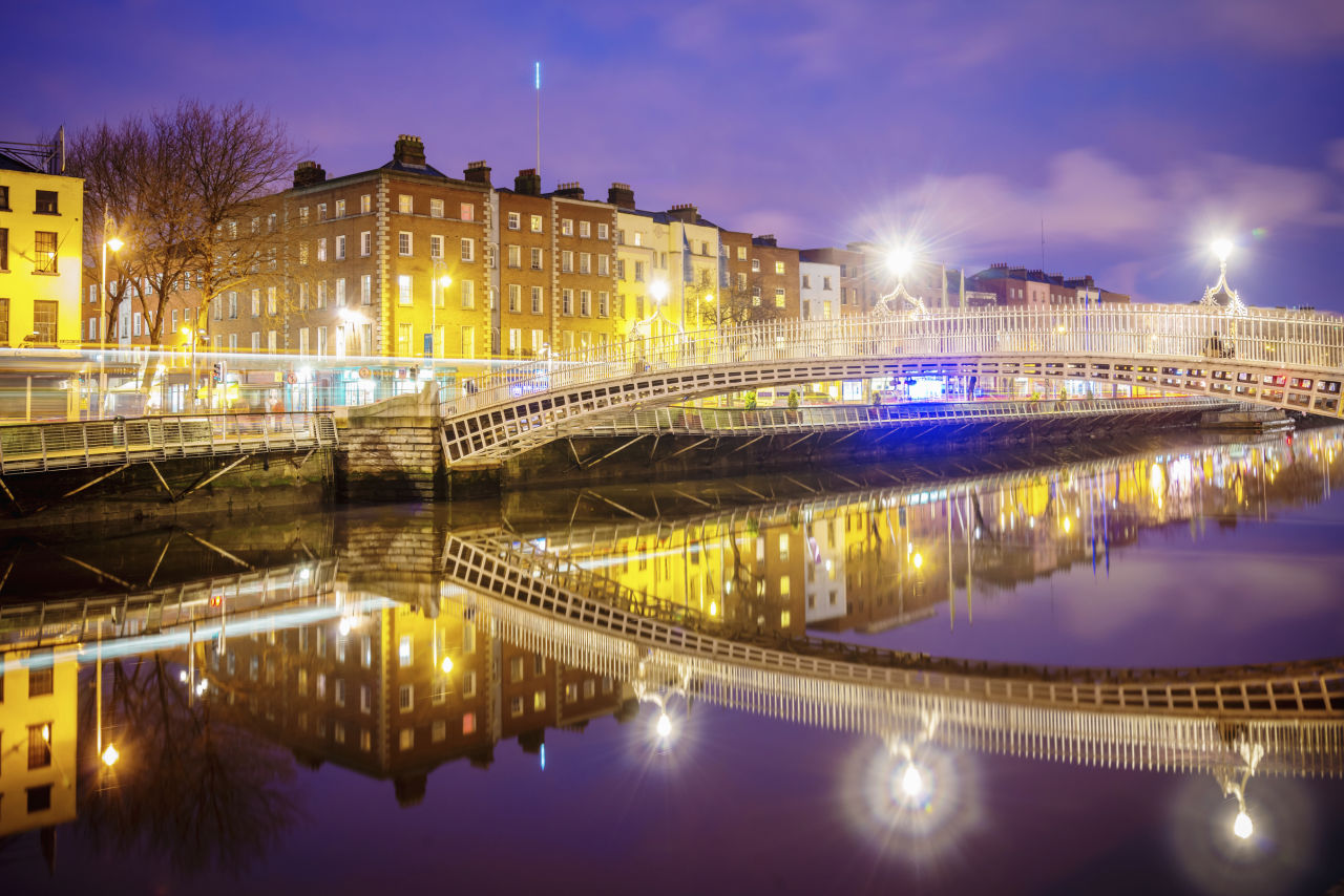 A bridge in Dublin lit up at night