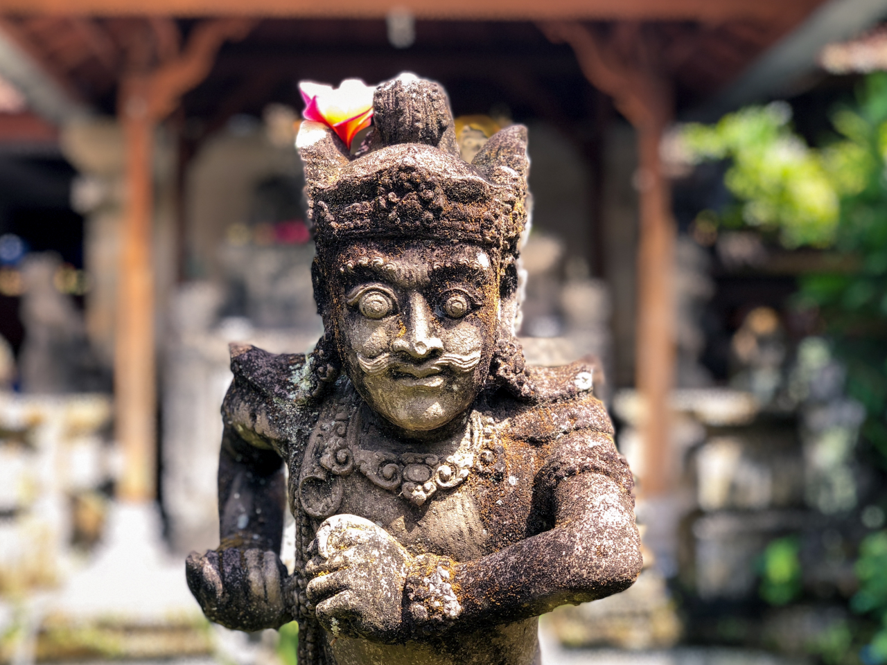 Statue in einem Tempel auf Bali, Indonesien