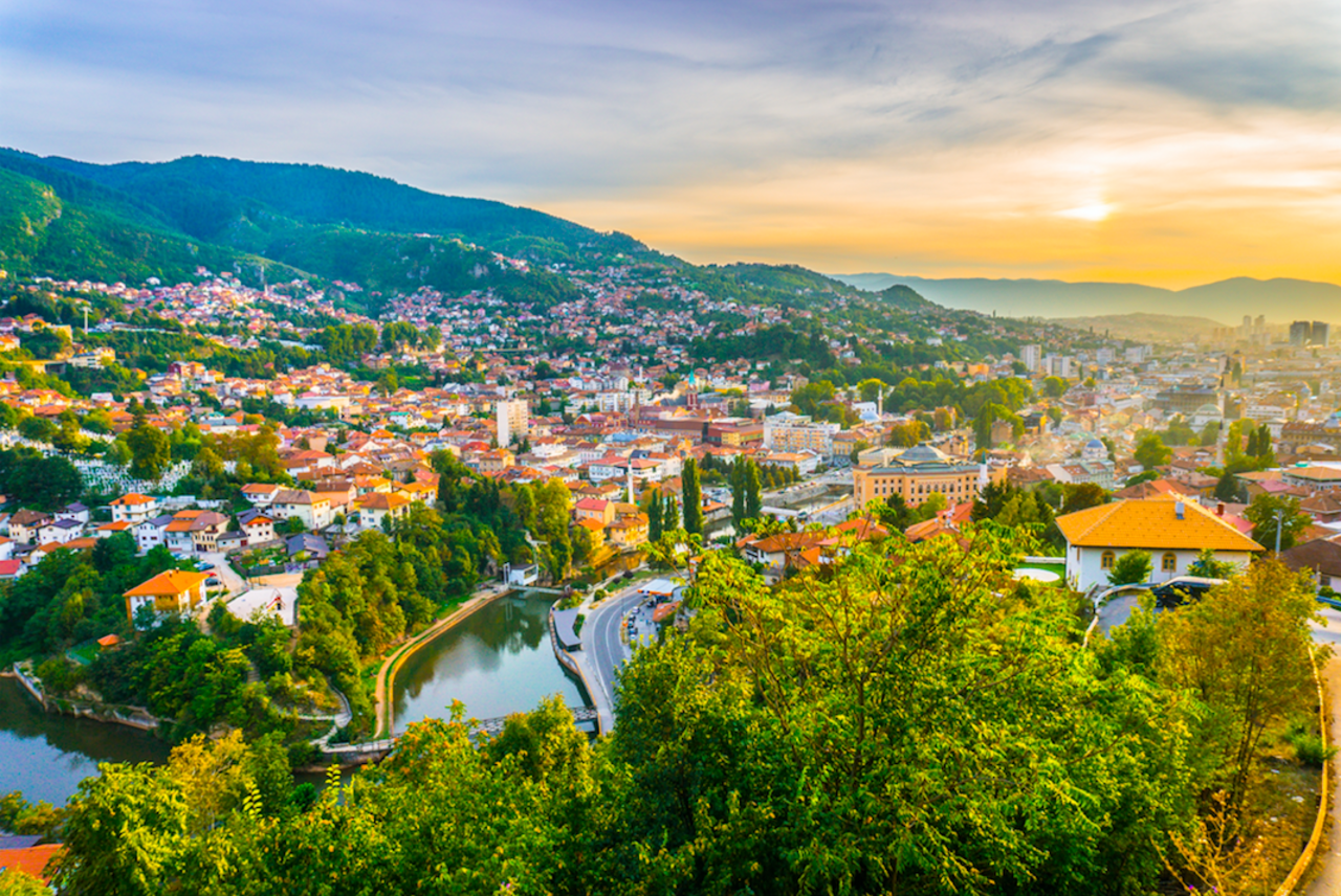 Panoramablick Sonnenuntergang in Sarajevo, Bosnien-Herzegowina