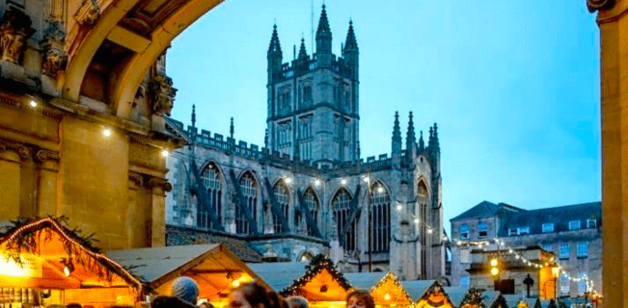 Christmas market with buildings in the background in Bath