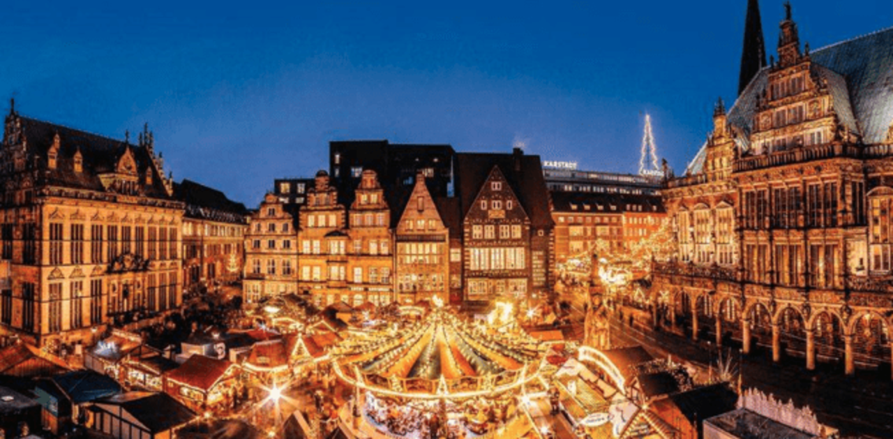 The Christmas market in Bremen all lit up