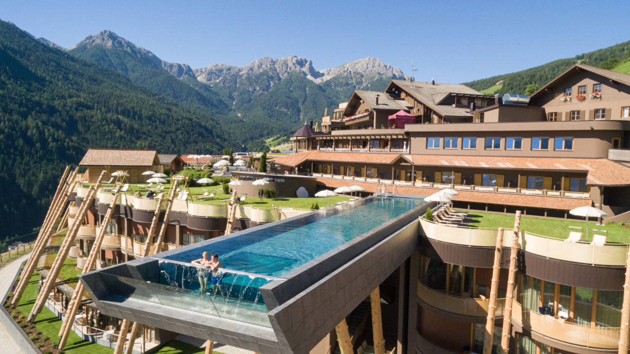 Auf Stelzen gebauter Infinity-Pool