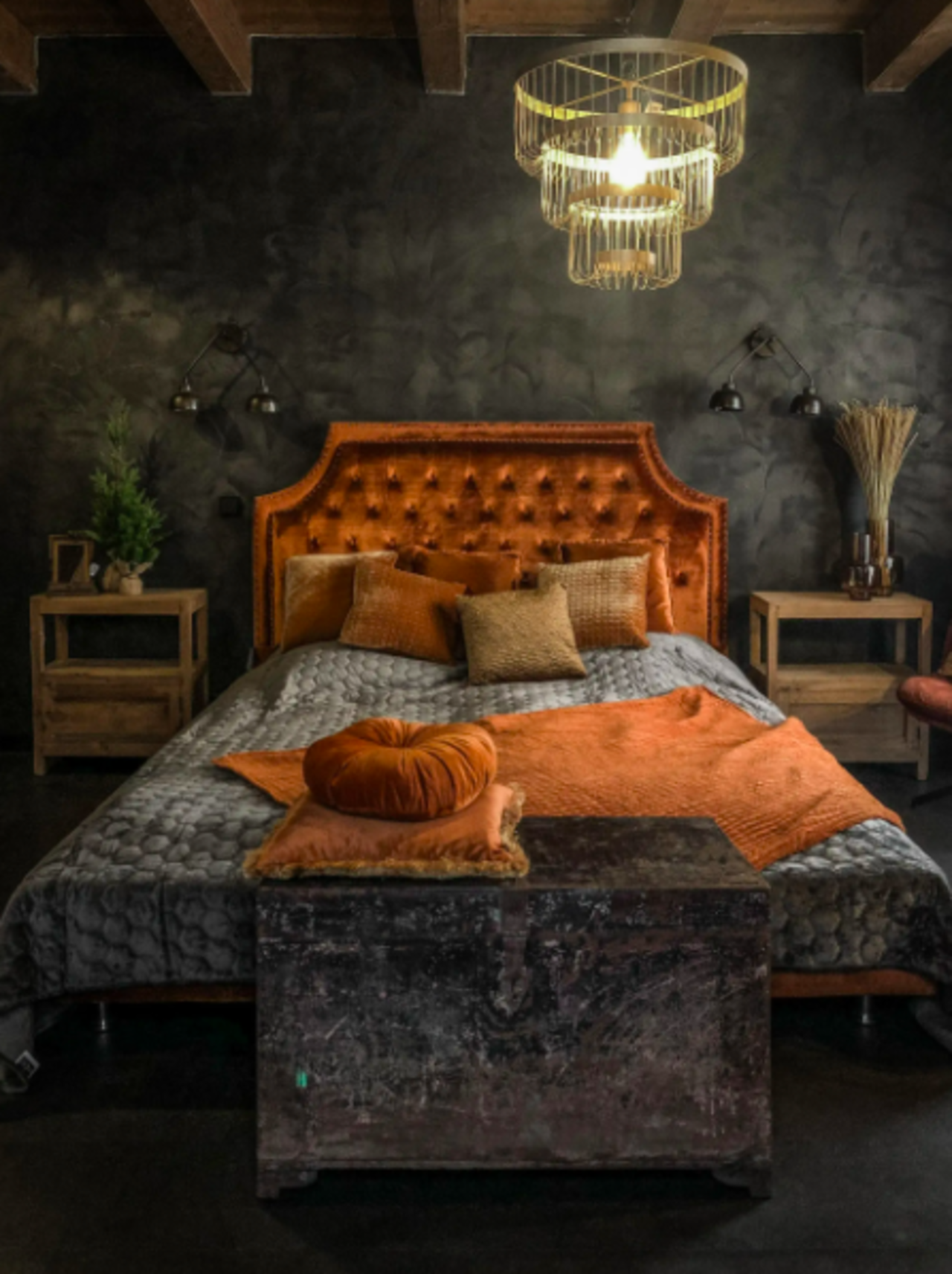 Tweepersoonsbed in luxe kamer met trendy en moderne inrichting in B&B bij de Veluwe