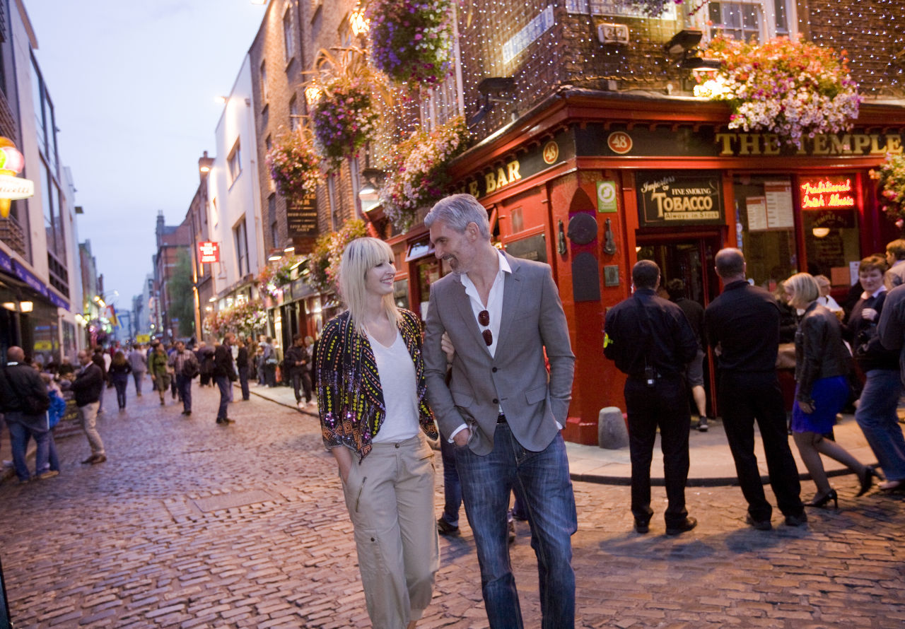 A couple walking in Temple Bar in Dublin
