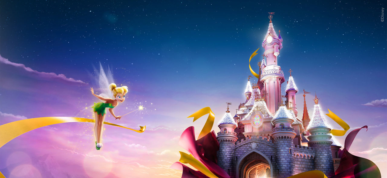 DisneyLand Paris - La fée clochette et le majestueux château de Disneyland Paris
