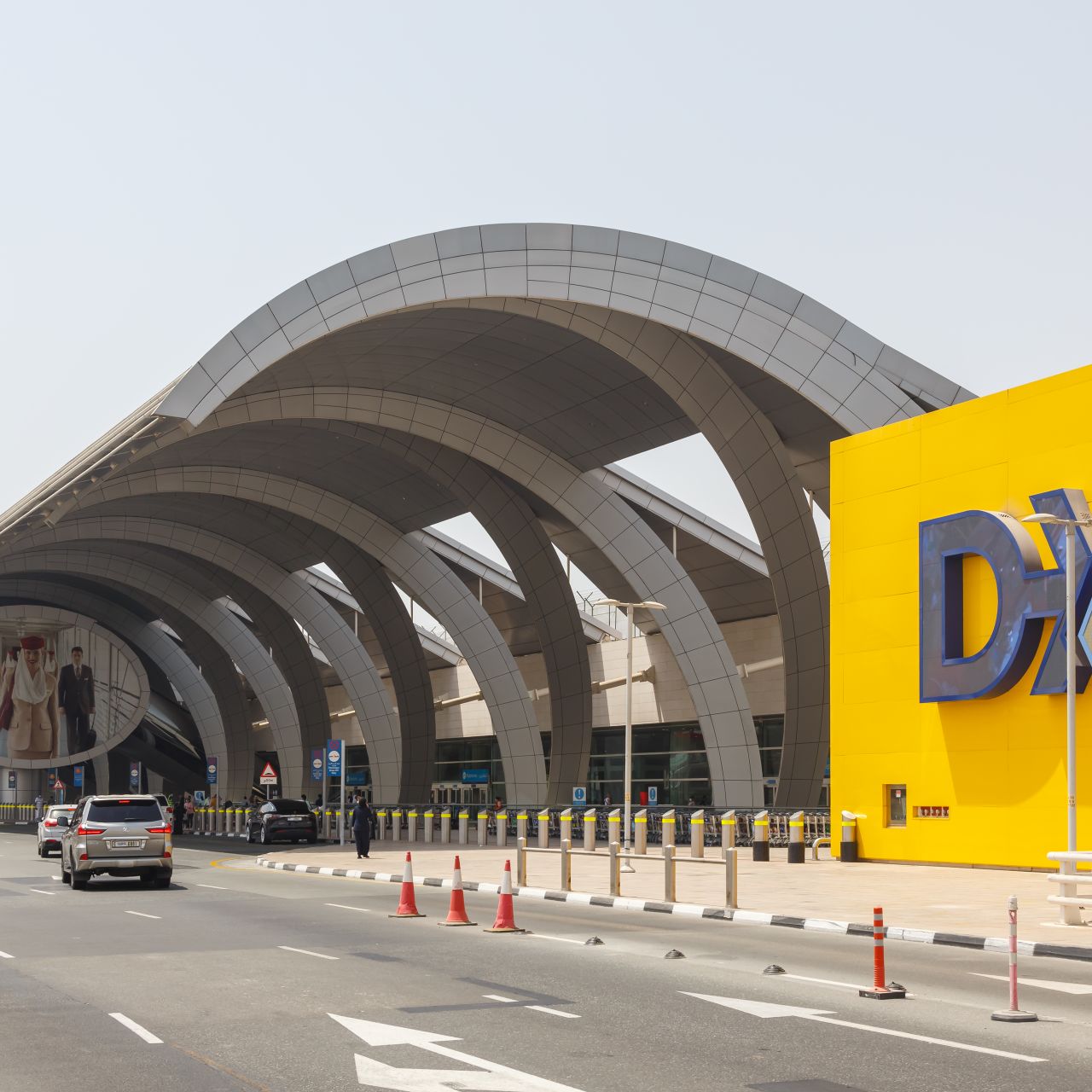 Comparing airport vs city pickup for cheap car rental Dubai