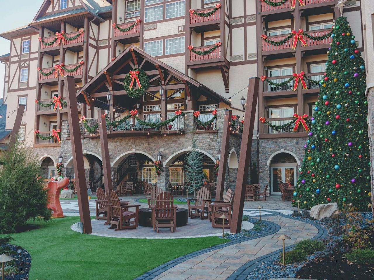 The Inn at Christmas Place Celebrates Christmas All Year Round, image size:1280x960