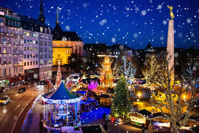 Weihnachtsmarkt im Schnee