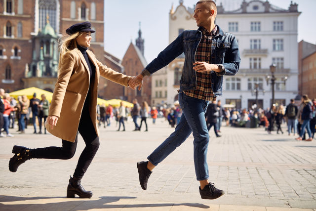 A couple explores a city on the run during an extreme day trip