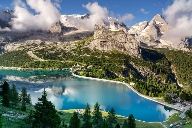 Lago di Fedaia in de Italiaanse Dolomieten: De beste reisbestemming in 2026 volgens National Geographic.