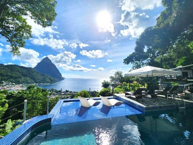 Pool & view Green Fig Resort & Spa