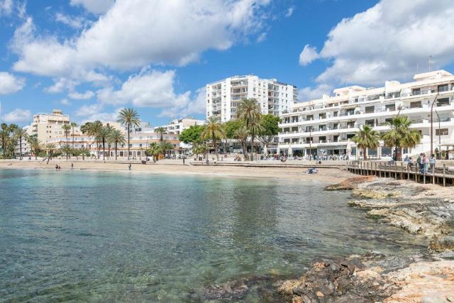 Beach near Suncoast Ibiza Hotel