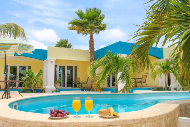 Aqua Viva Suites pool