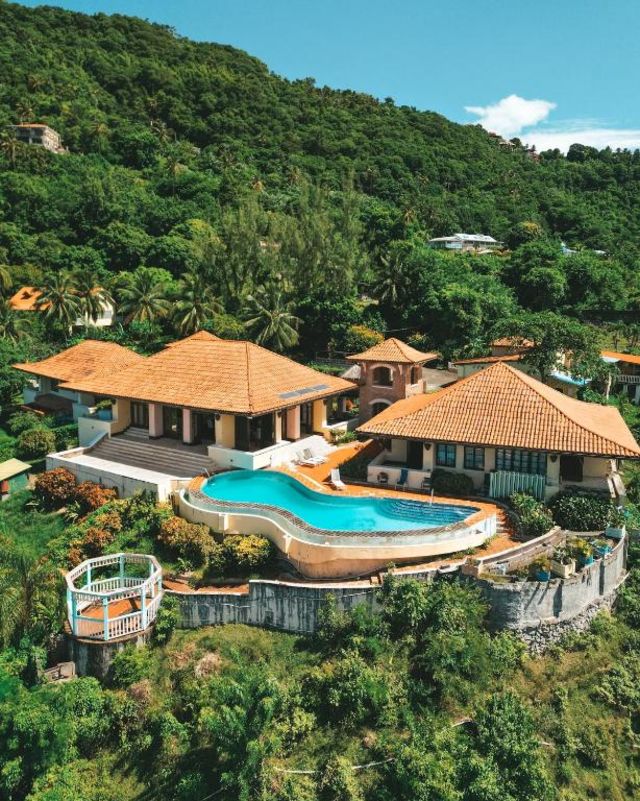 La Haut Resort pool & exterior