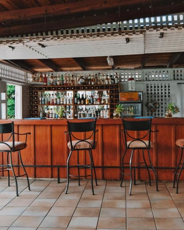 La Haut Resort bar