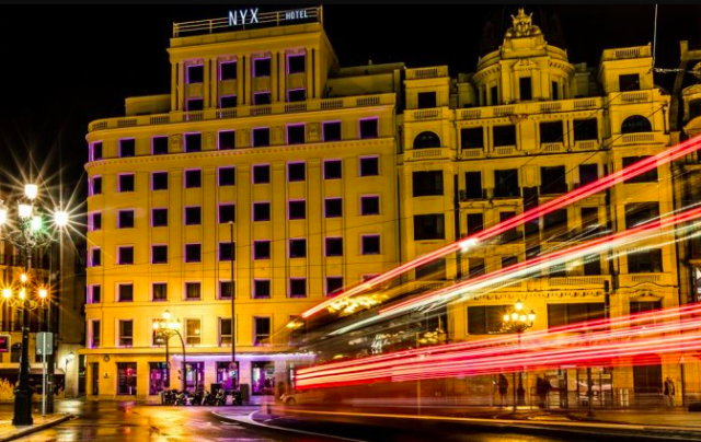 Hotel NYX Bilbao by Leonardo Hotels in het Casco Viejo van Bilbao, perfecte basis voor een stedentrip.