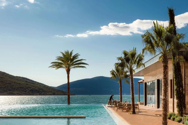 Uitzich van de bekroonde hotelspa Chenot Espace at One&Only Portonovi in Montenegro.