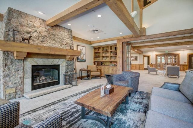 Mountain Thunder Lodge lounge