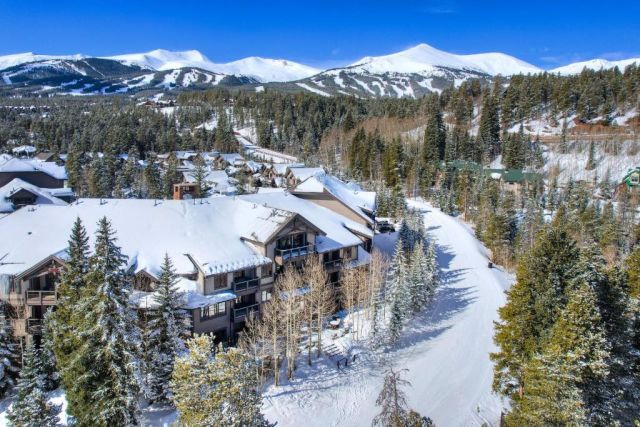 Mountain Thunder Lodge Exterior in snow