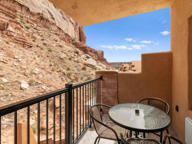 Bluff Dwellings Resort Balcony