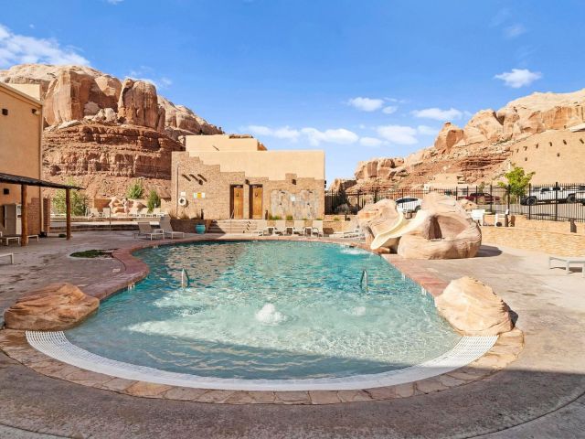 Bluff Dwellings Resort Pool