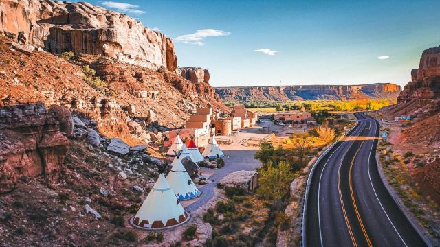 Bluff Dwellings Resort Exterior