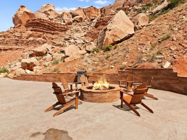 Bluff Dwellings Resort Fire Pit