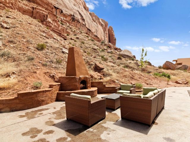 Bluff Dwellings Resort Couches