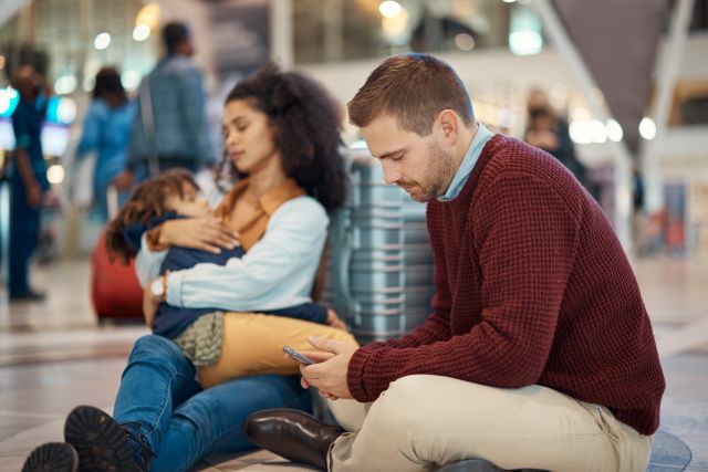 airport delay with family waiting