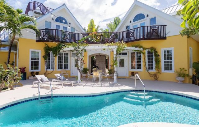 Shangri-La Bed & Breakfast Pool