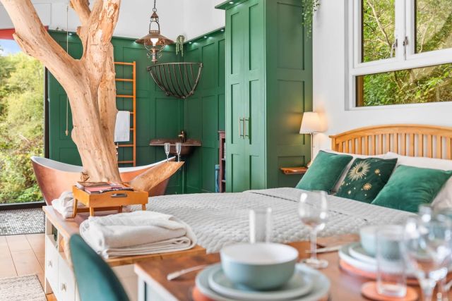 Oak Tree Cabin in the New Forest