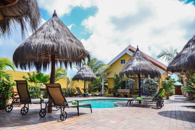 Aruba Tropic Apartments Pool