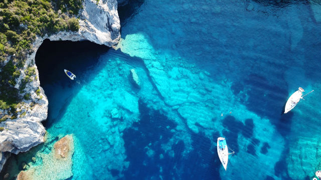 Your Caribbean Summer Starts With Flights To Grand Cayman 🏝️