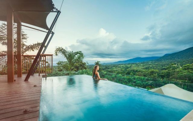 A 5-Star Costa Rica Resort with a Private Volcanic Hot Springs Pool and Front-Row Volcano Views 🌋