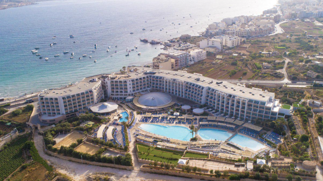 4*-DB Seabank Resort en Spa in Mellieha, Malta.
