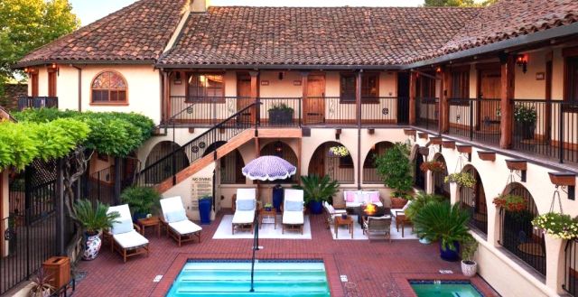 Rancho Caymus Inn Courtyard Pool