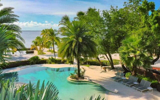 Largo Resort Infinity Pool