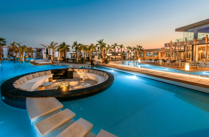 5🌟 hotel in Crete that makes you feel like you're in the Maldives 🤩