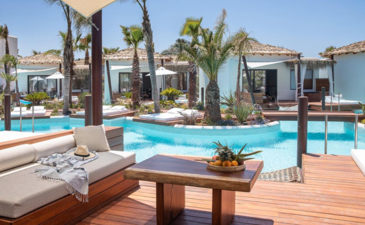 5🌟 hotel in Crete that makes you feel like you're in the Maldives 🤩