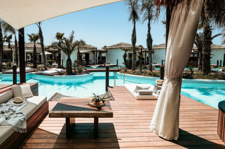 5🌟 hotel in Crete that makes you feel like you're in the Maldives 🤩