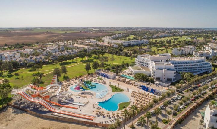 Hotel 4 Estrellas en Costa Ballena con Parque Acuático y Spa