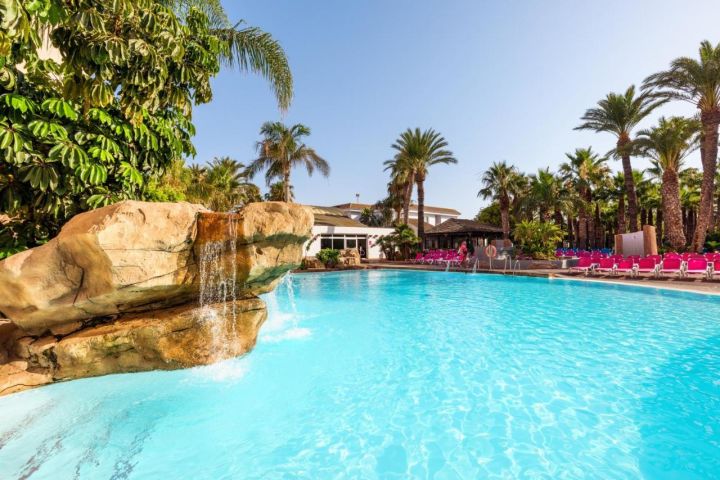 Hotel 4* con desayunos y toboganes en Roquetas de Mar 🤩