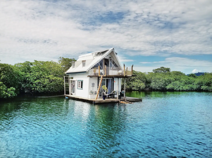 Check Out This TwoStory Floating House in Panama 🤩 🐬 TravelPirates